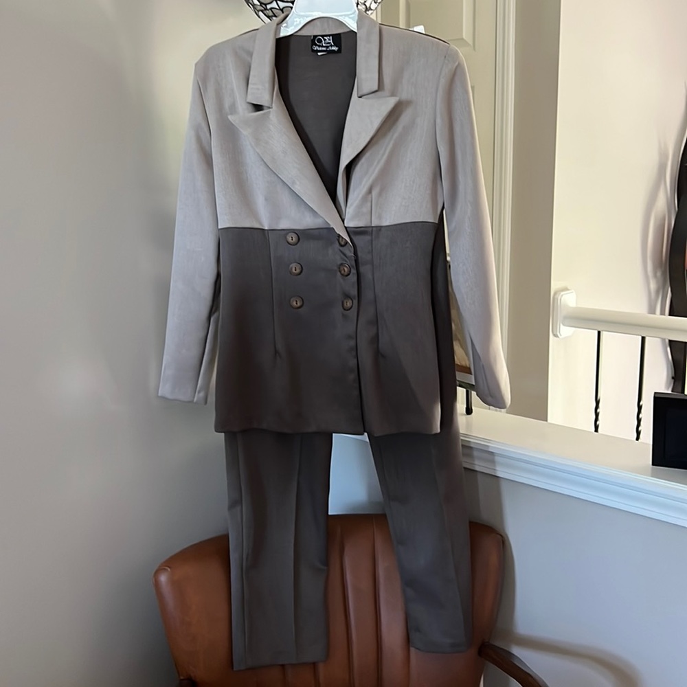 COPY - Victoria Ashley women’s  2 piece Suit size 7/8